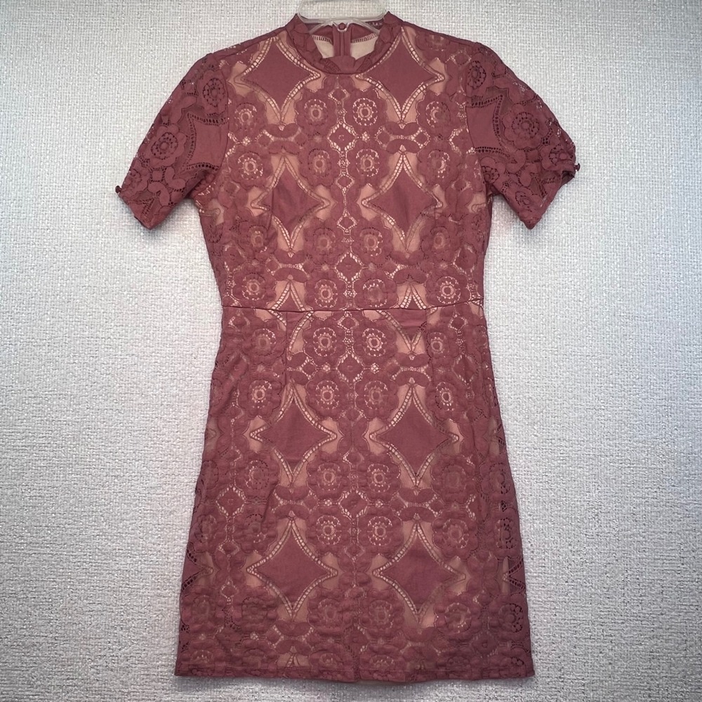 Altar'd State Women's M Mauve‎ Lace Overlay Mini Dress Short Sleeve Lined Party